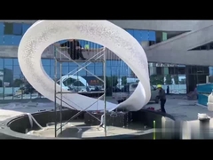 Scultura moderna del materiale illustrativo di acciaio inossidabile di altezza LED dei 3,5 tester