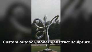 Questa scultura astratta lineare a specchio in acciaio inossidabile presenta curve fluide e intrecciate