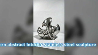 Scultura astratta in metallo dal design personalizzabile con finitura lucida a specchio